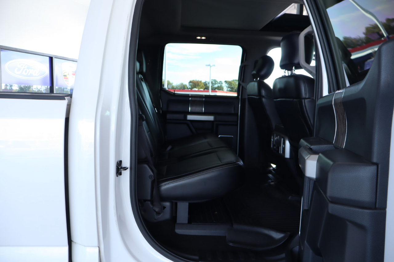 Ford Super Duty F-350 DRW Crew Cab 172" Lariat 4WD 2017