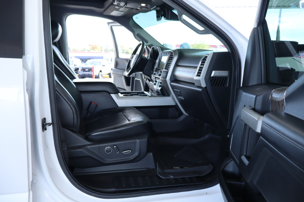 Ford Super Duty F-350 DRW Crew Cab 172" Lariat 4WD 2017