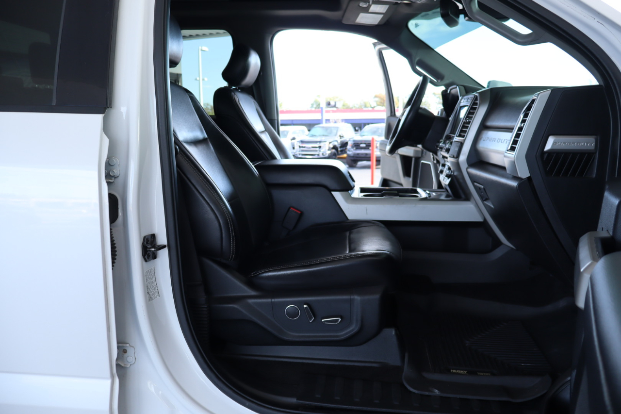 Ford Super Duty F-350 DRW Crew Cab 172" Lariat 4WD 2017