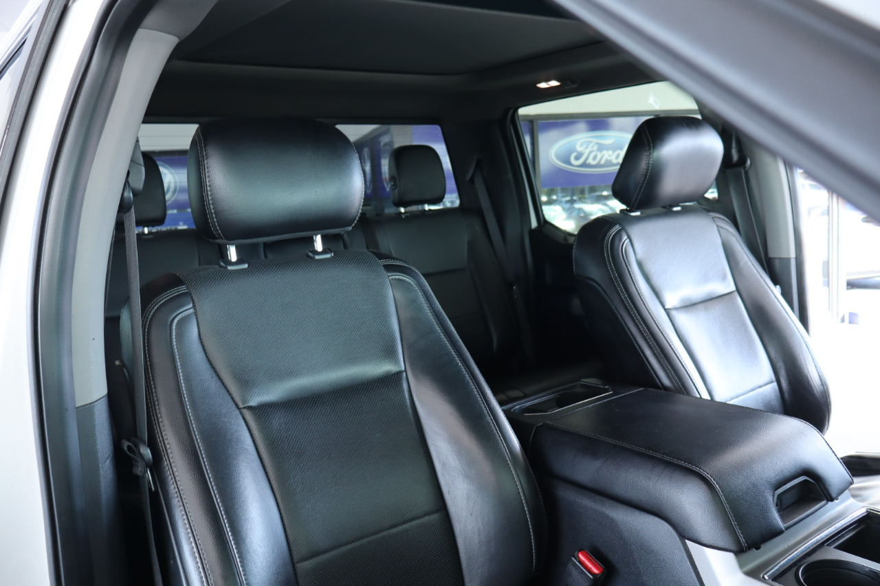 Ford Super Duty F-350 DRW Crew Cab 172" Lariat 4WD 2017