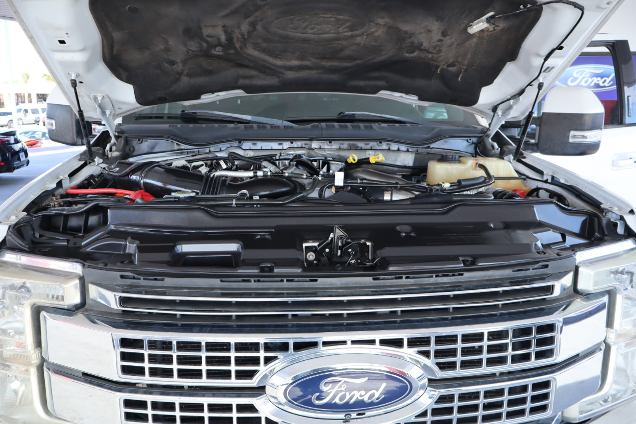 Ford Super Duty F-350 DRW Crew Cab 172" Lariat 4WD 2017