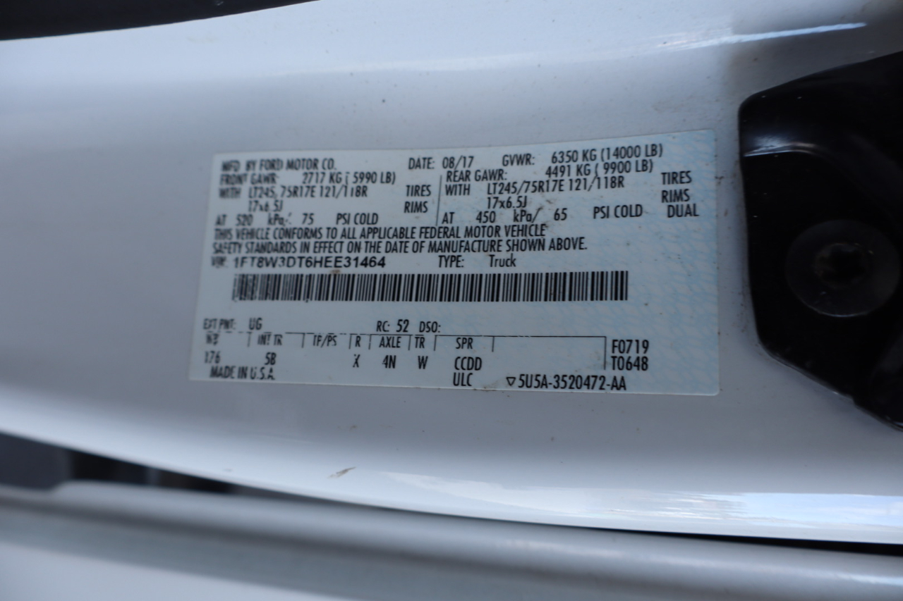 Ford Super Duty F-350 DRW Crew Cab 172" Lariat 4WD 2017