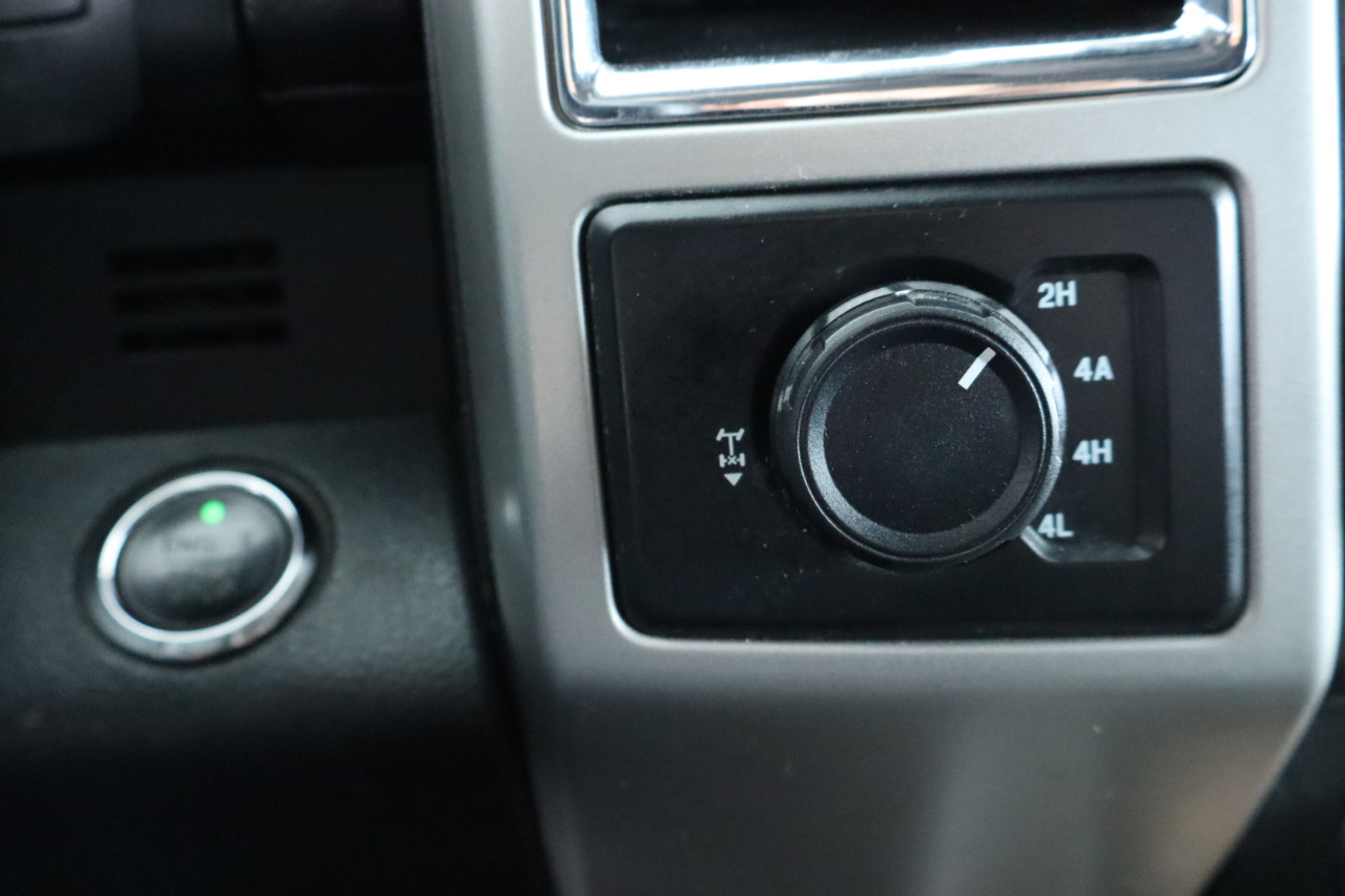 Ford F-150 4WD SuperCrew 139" Lariat 2015