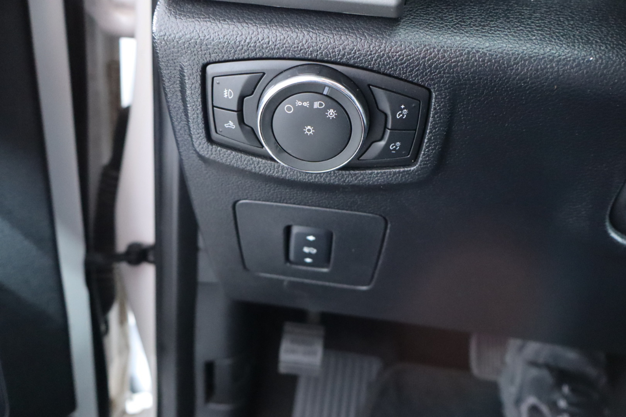 Ford F-150 4WD SuperCrew 139" Lariat 2015