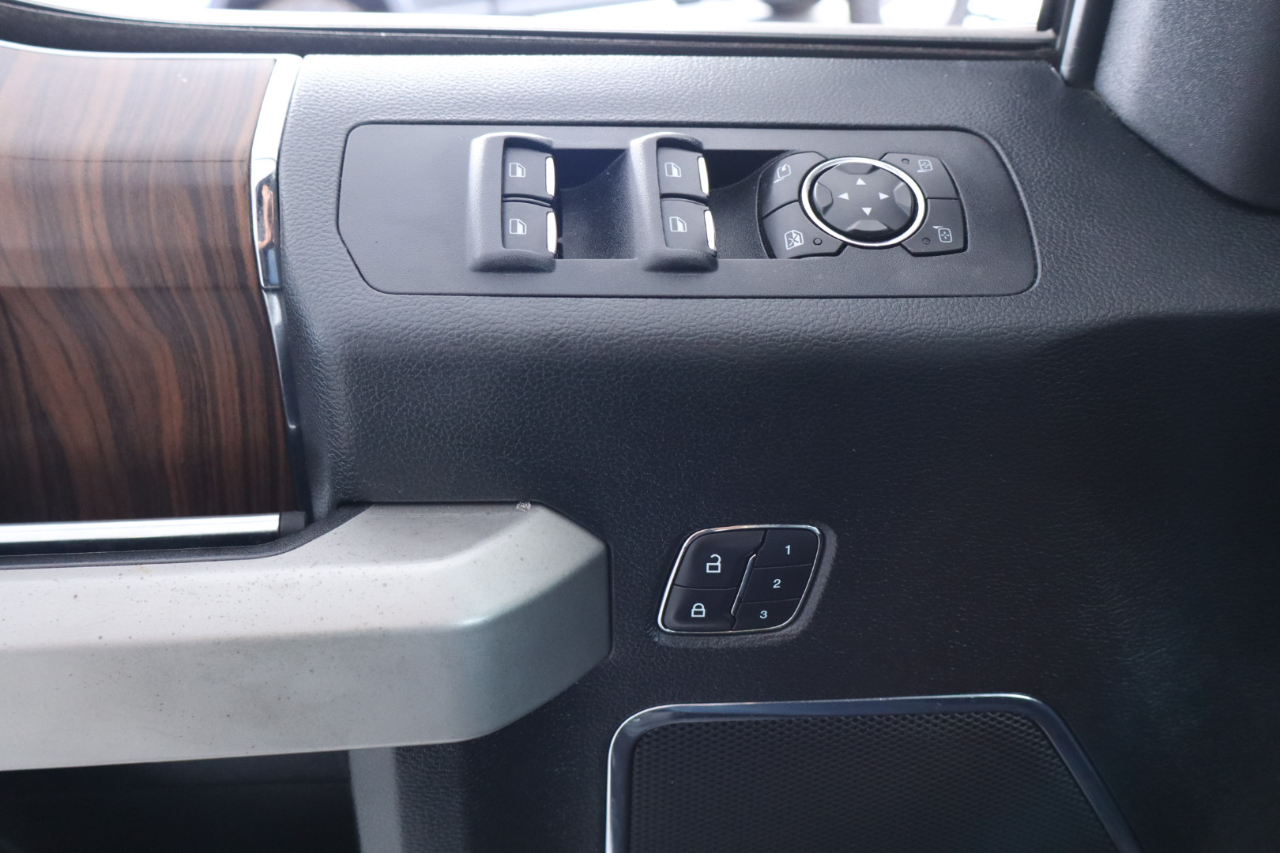 Ford F-150 4WD SuperCrew 139" Lariat 2015