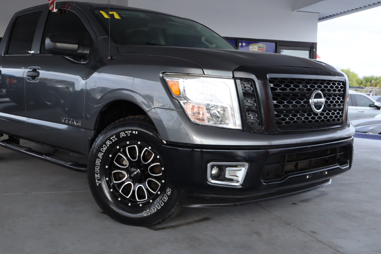 Nissan Titan 4x4 Crew Cab S 2017