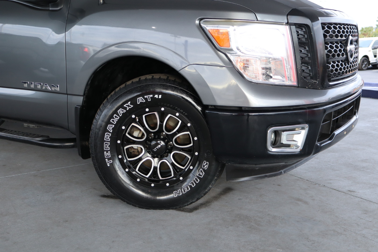 Nissan Titan 4x4 Crew Cab S 2017