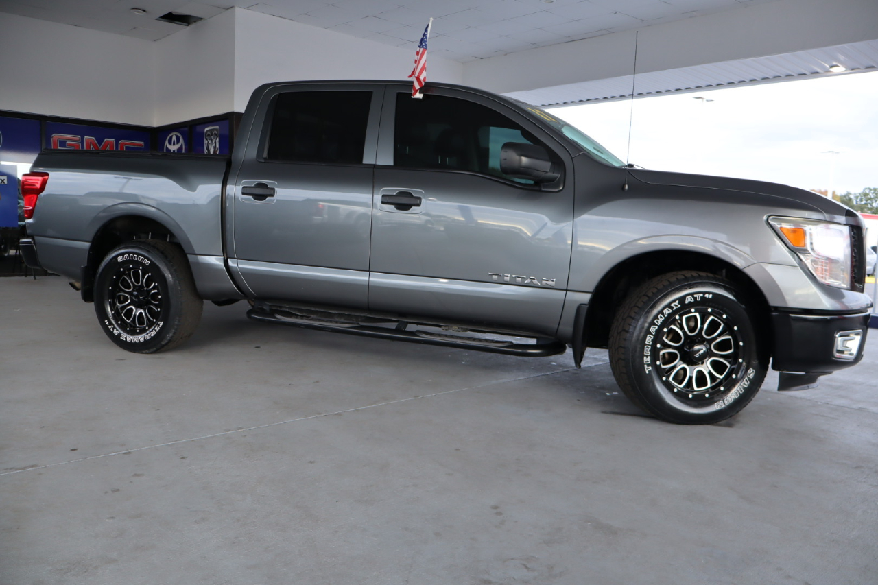 Nissan Titan 4x4 Crew Cab S 2017