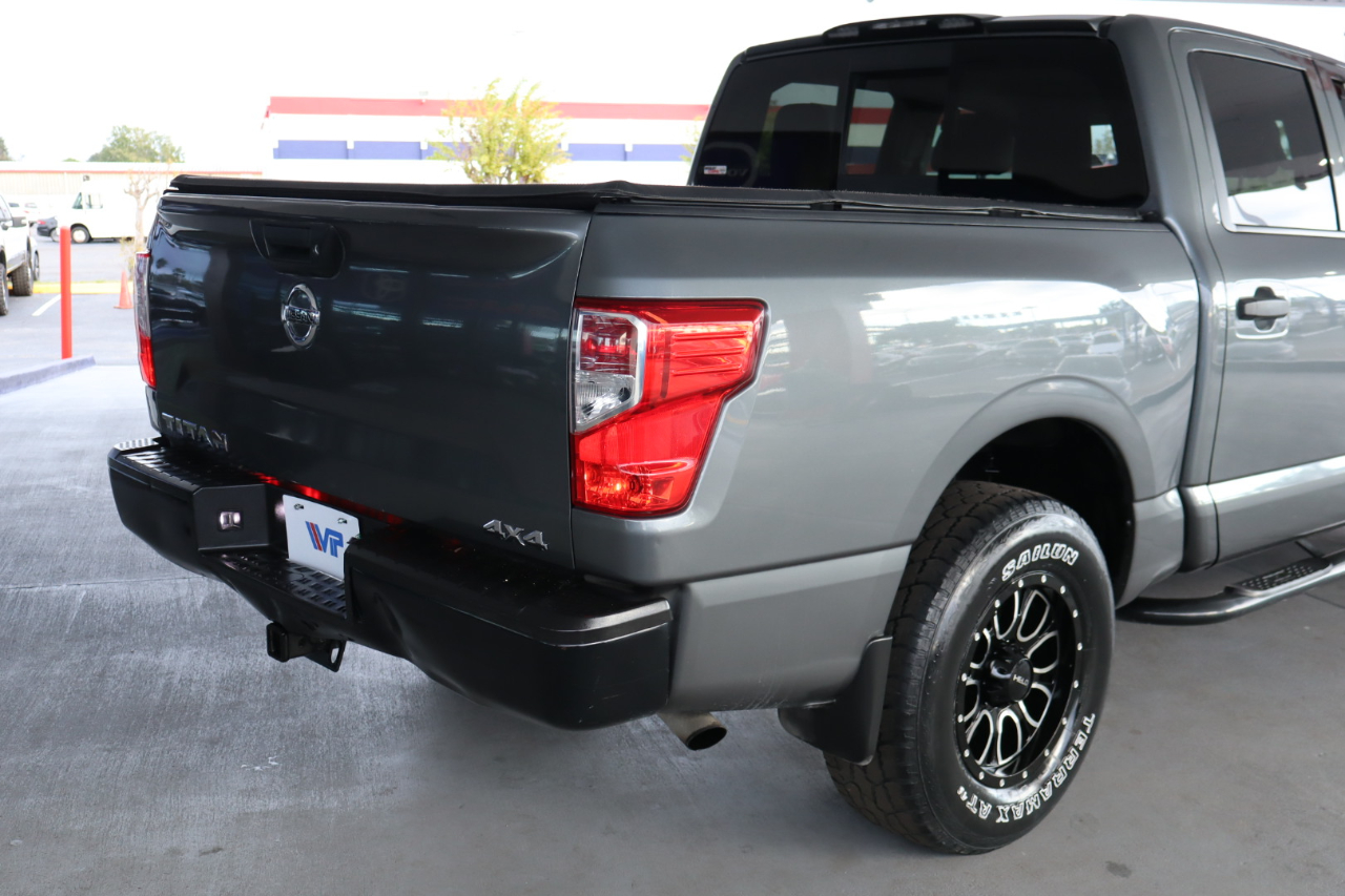 Nissan Titan 4x4 Crew Cab S 2017