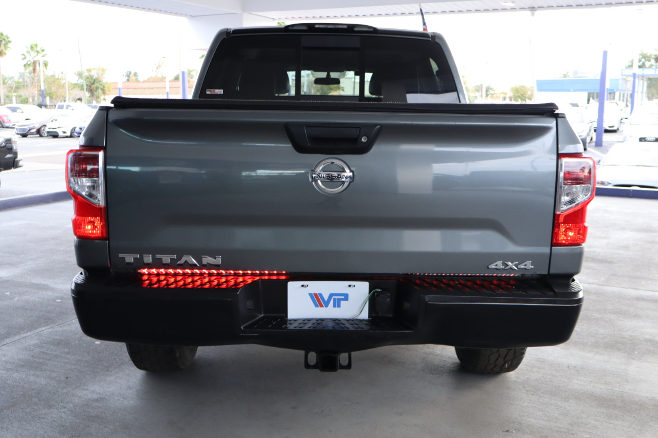 Nissan Titan 4x4 Crew Cab S 2017