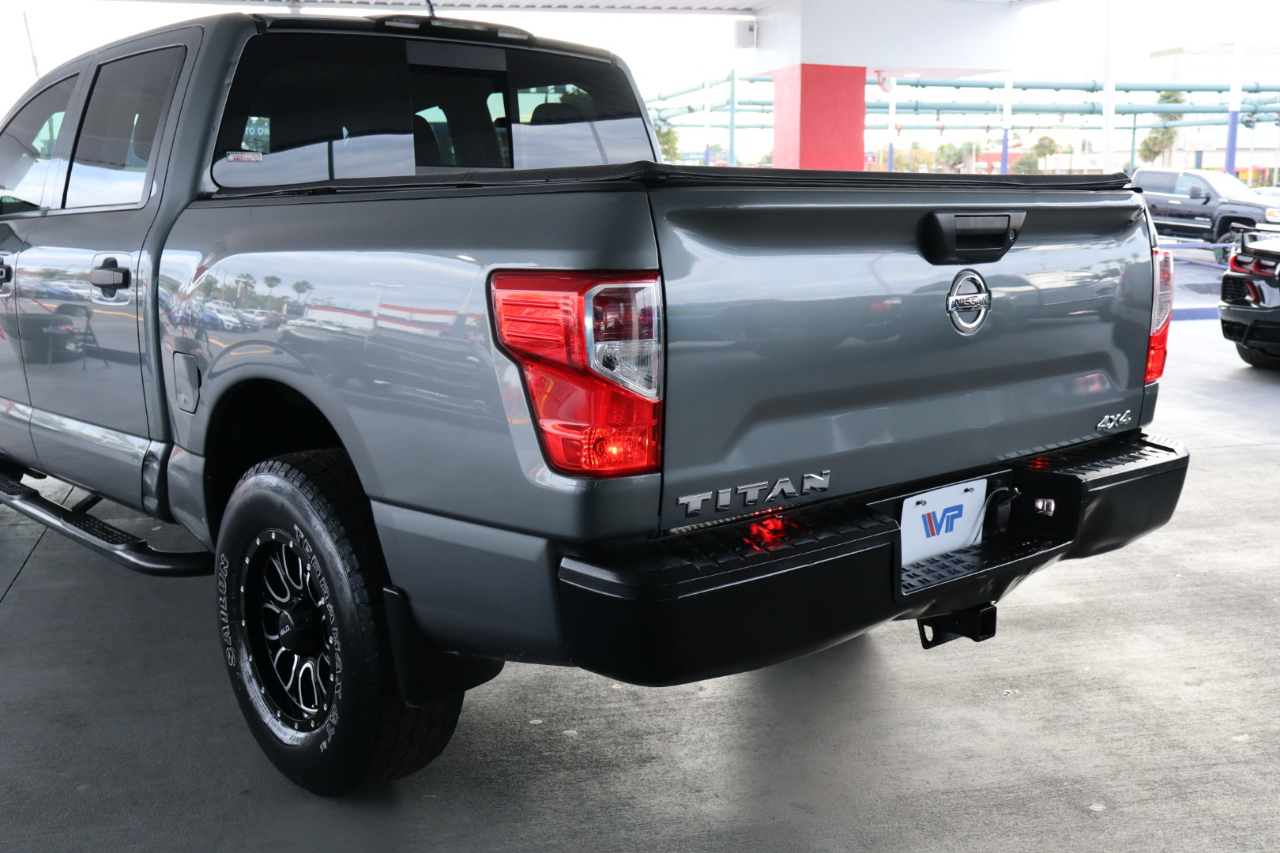 Nissan Titan 4x4 Crew Cab S 2017