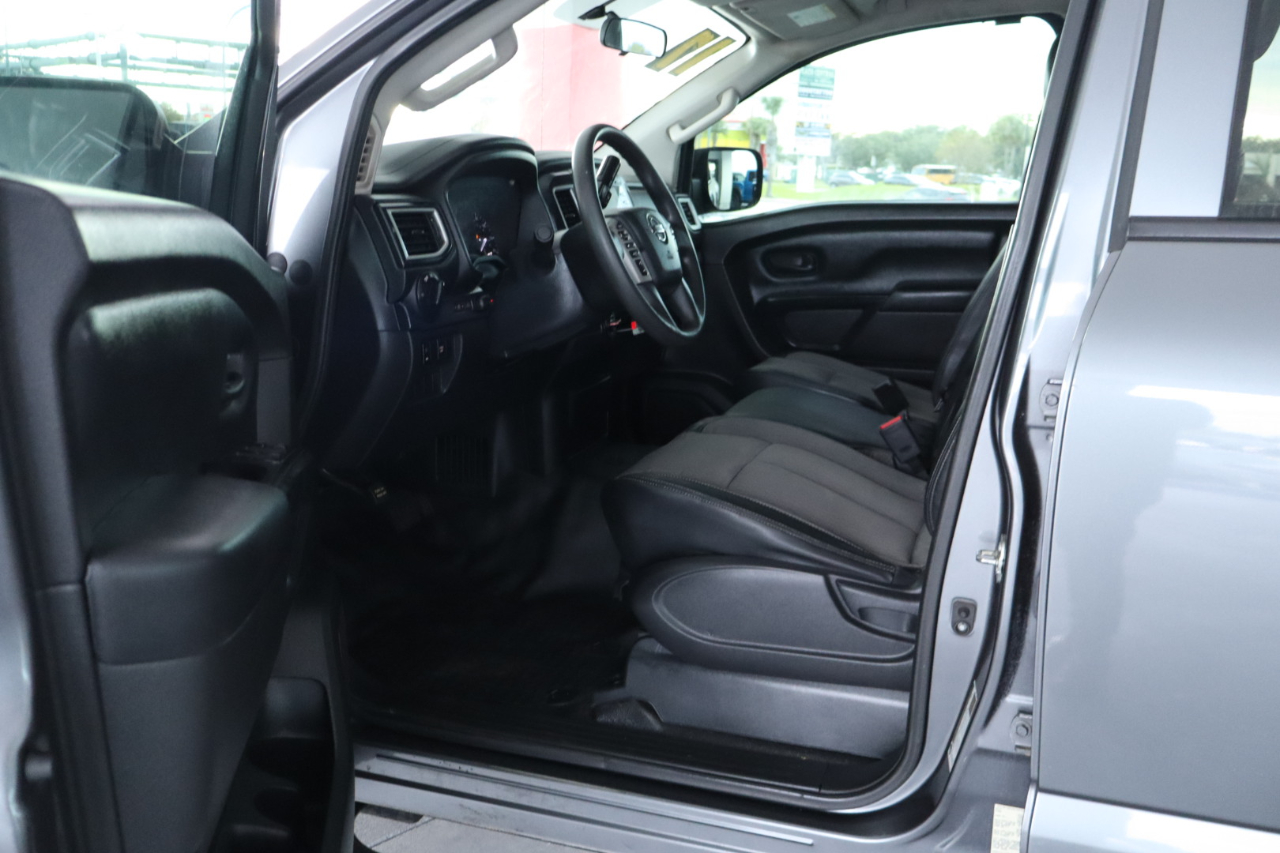 Nissan Titan 4x4 Crew Cab S 2017