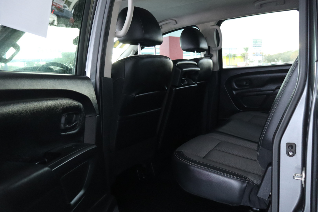 Nissan Titan 4x4 Crew Cab S 2017