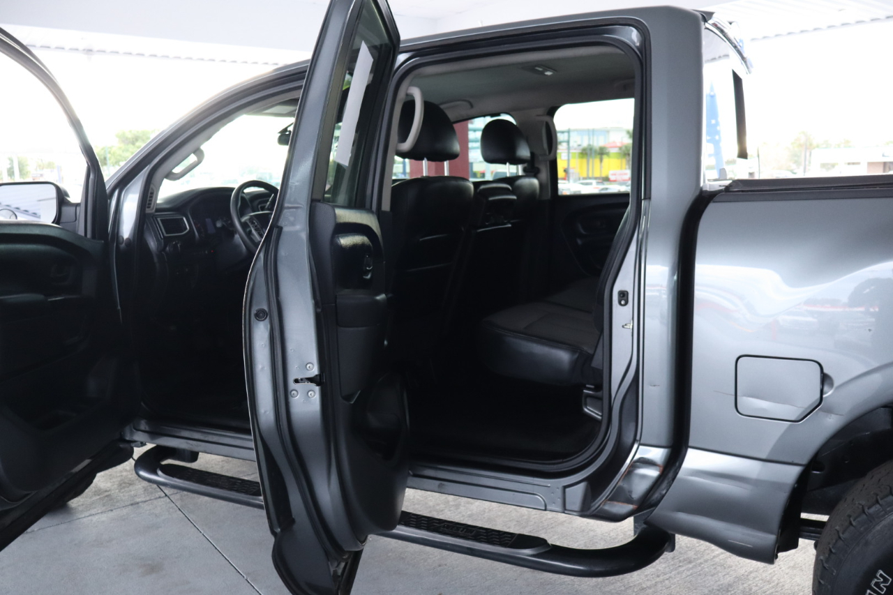 Nissan Titan 4x4 Crew Cab S 2017