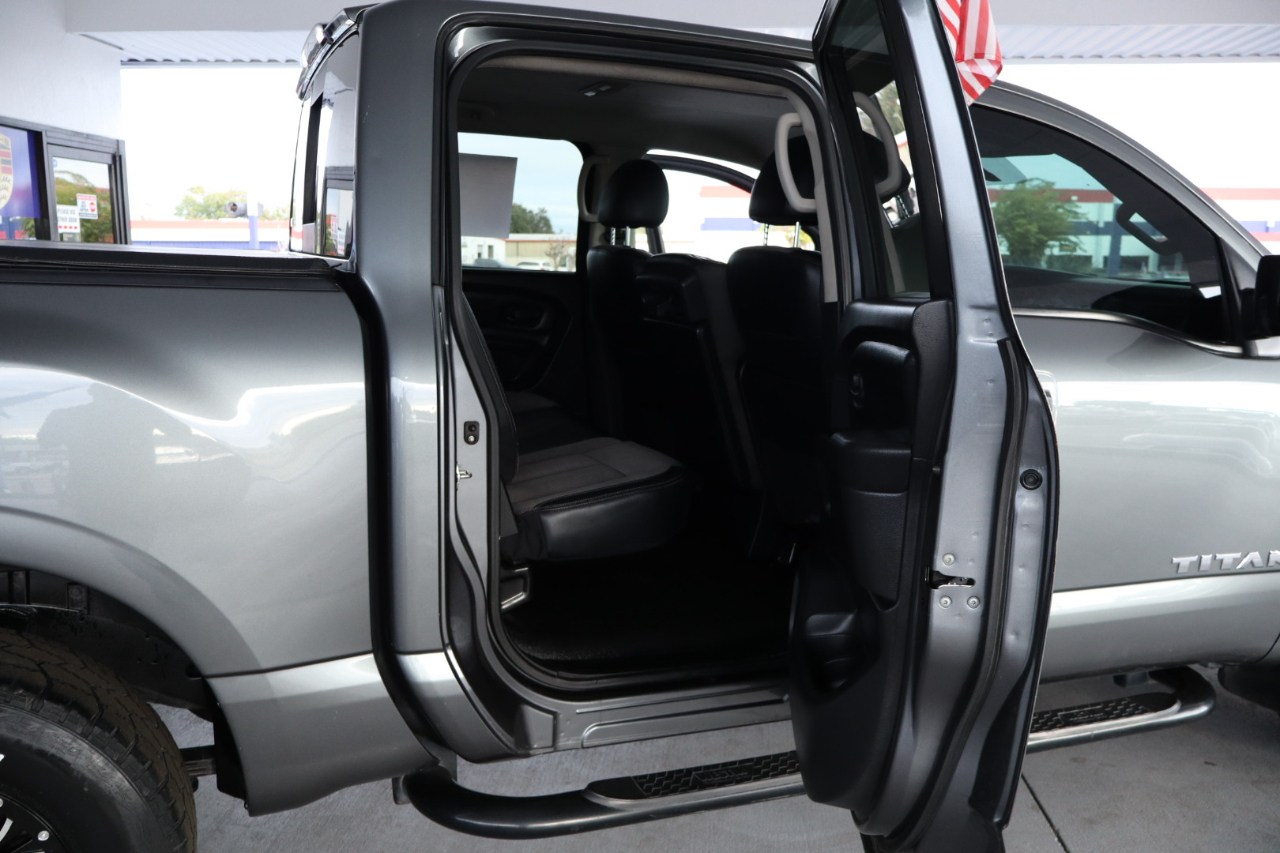 Nissan Titan 4x4 Crew Cab S 2017