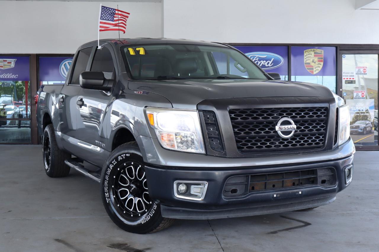 Nissan Titan 4x4 Crew Cab PRO-4X 2017