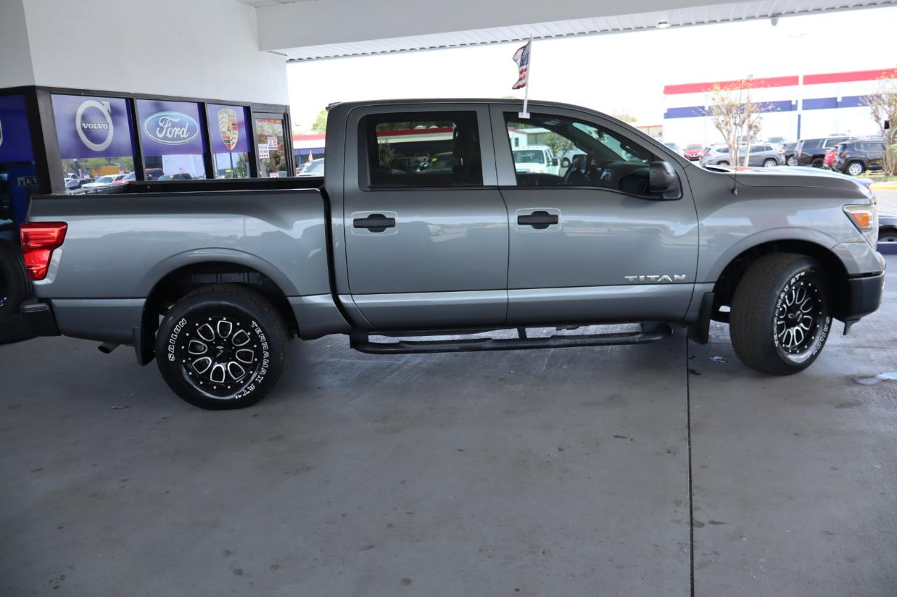 Nissan Titan 4x4 Crew Cab PRO-4X 2017