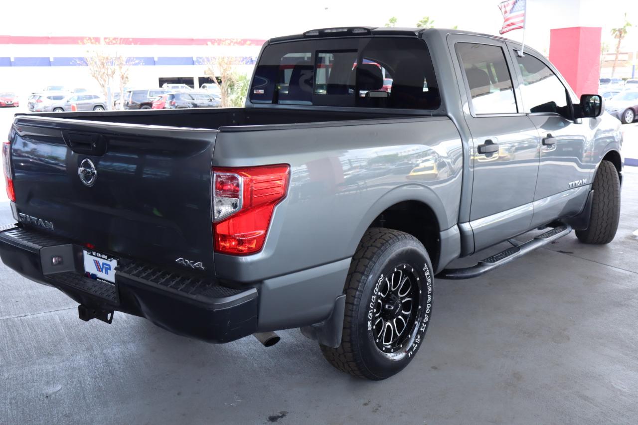 Nissan Titan 4x4 Crew Cab PRO-4X 2017