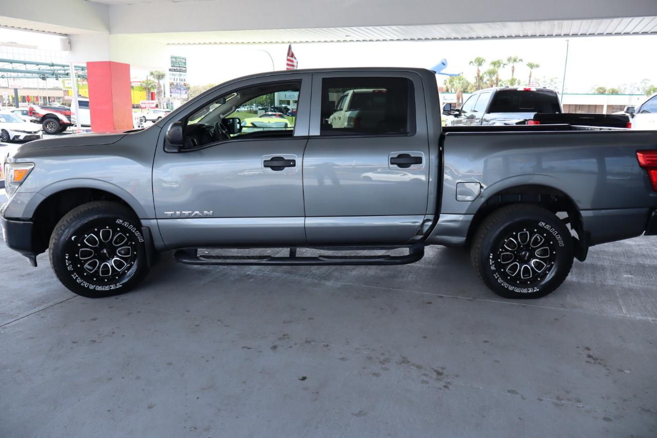 Nissan Titan 4x4 Crew Cab PRO-4X 2017