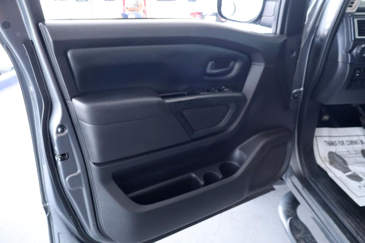 Nissan Titan 4x4 Crew Cab PRO-4X 2017