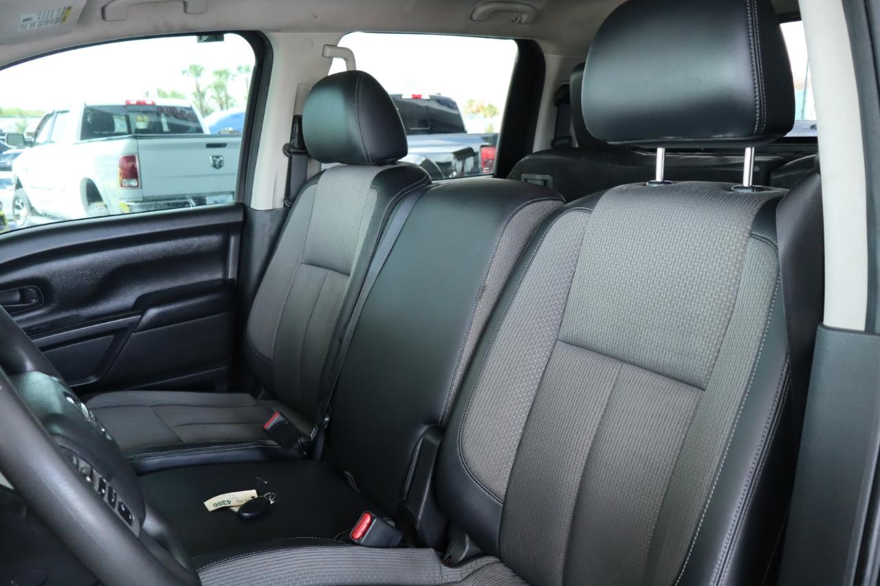 Nissan Titan 4x4 Crew Cab PRO-4X 2017