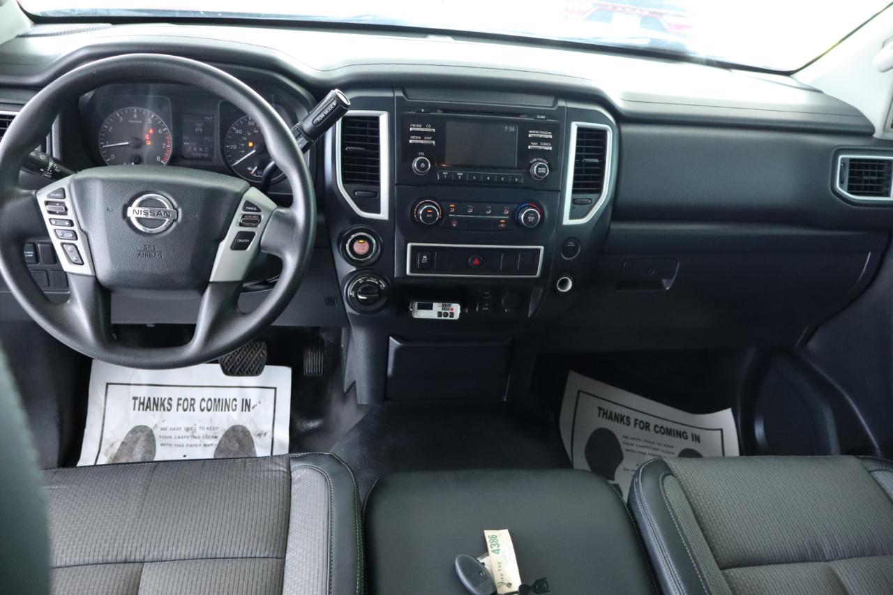 Nissan Titan 4x4 Crew Cab PRO-4X 2017