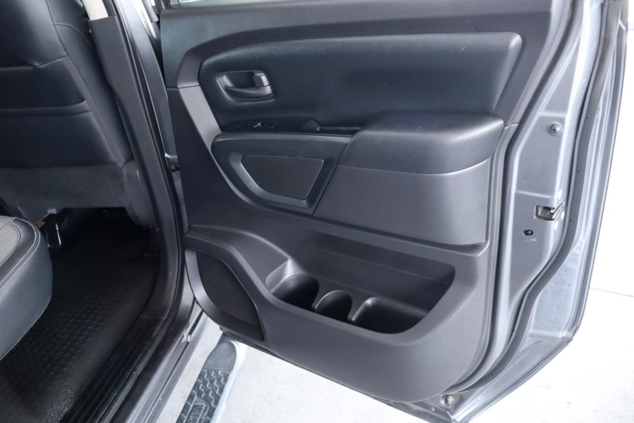 Nissan Titan 4x4 Crew Cab PRO-4X 2017