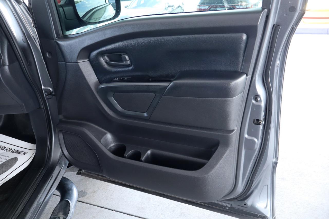 Nissan Titan 4x4 Crew Cab PRO-4X 2017