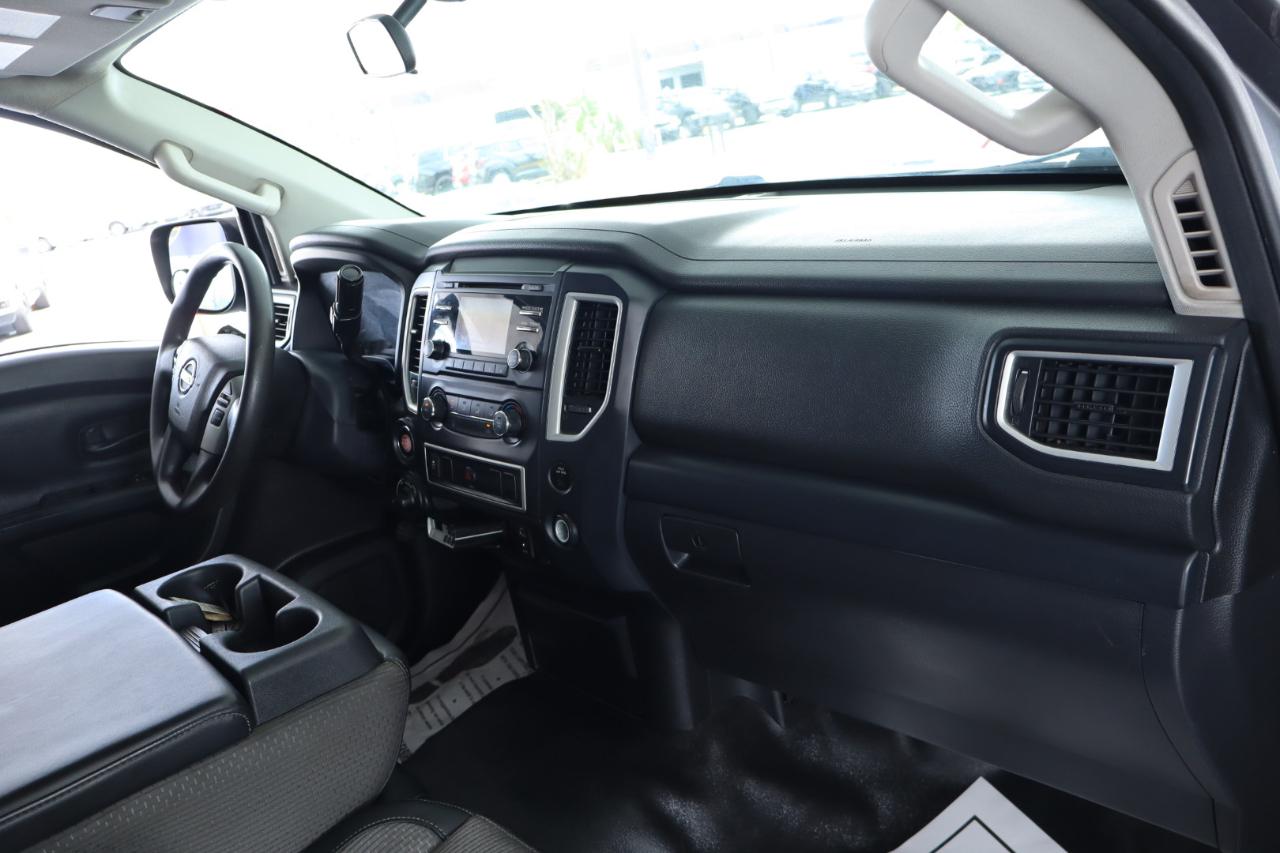 Nissan Titan 4x4 Crew Cab PRO-4X 2017