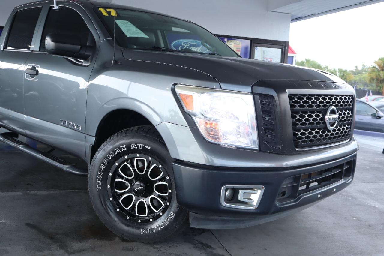Nissan Titan 4x4 Crew Cab PRO-4X 2017