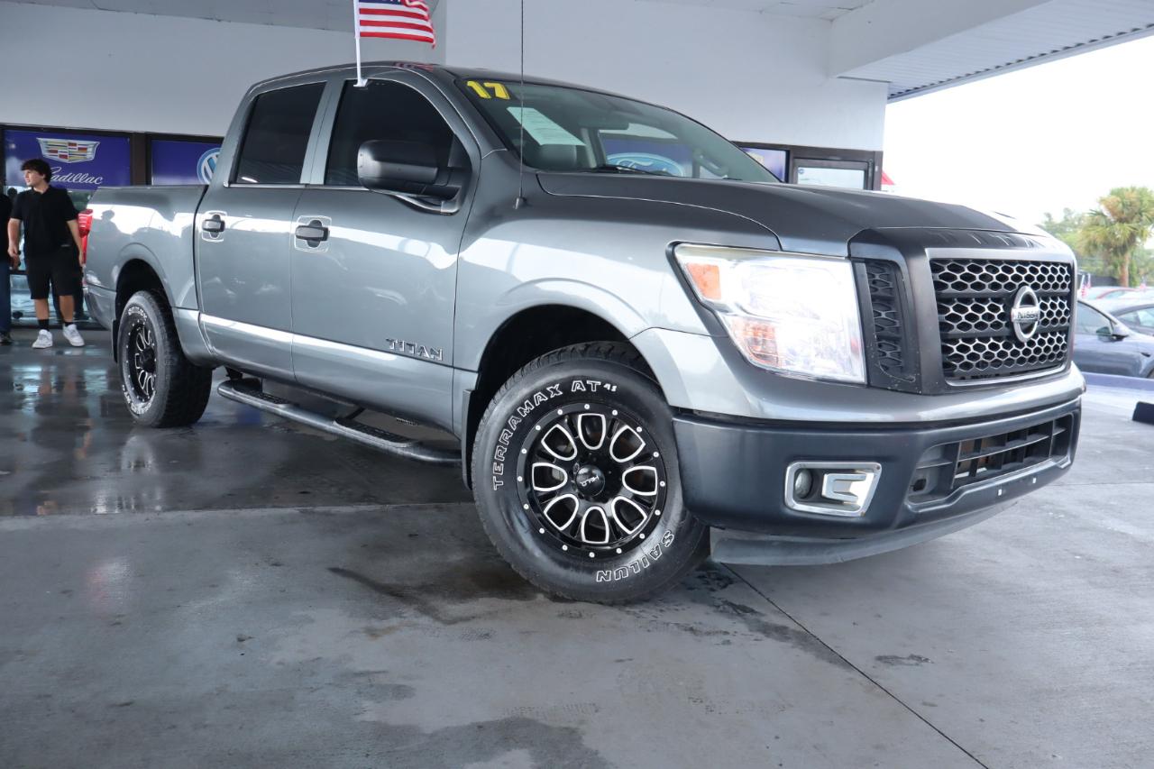 Nissan Titan 4x4 Crew Cab PRO-4X 2017