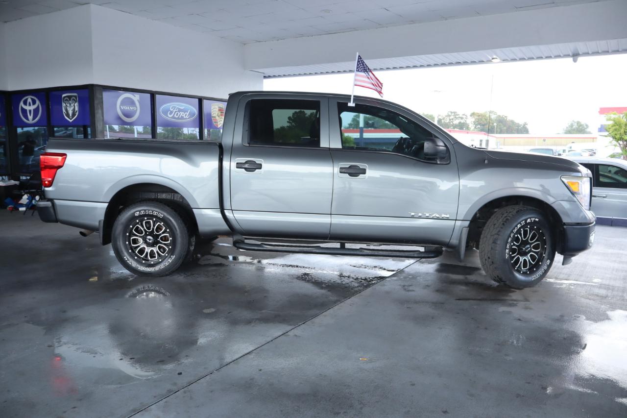 Nissan Titan 4x4 Crew Cab PRO-4X 2017