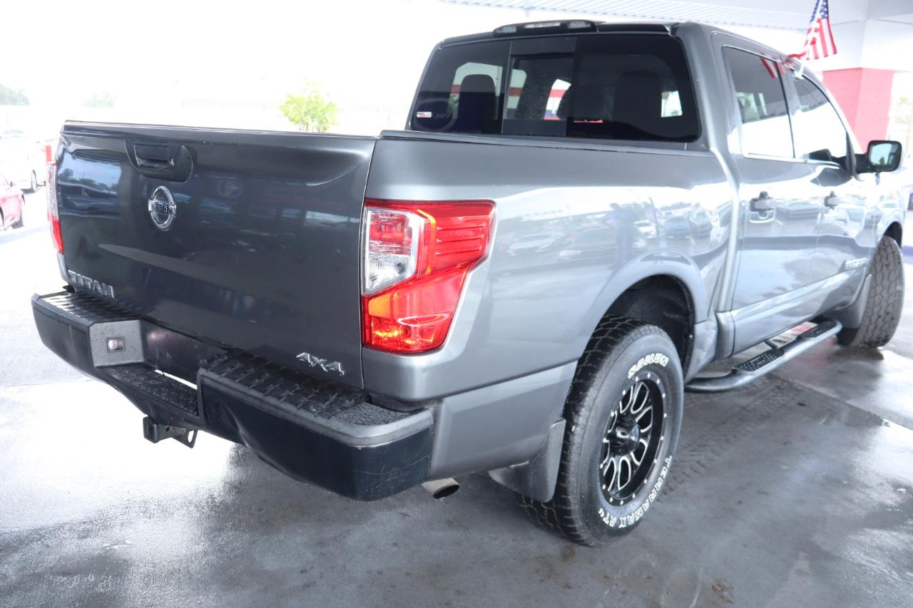 Nissan Titan 4x4 Crew Cab PRO-4X 2017