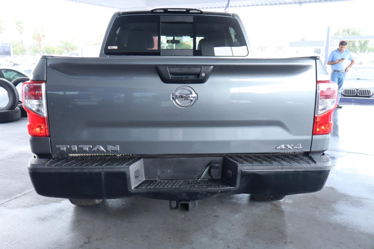 Nissan Titan 4x4 Crew Cab PRO-4X 2017
