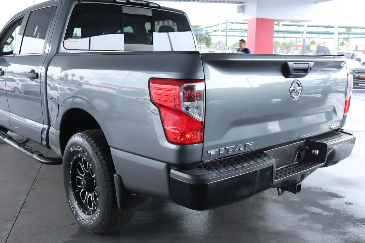 Nissan Titan 4x4 Crew Cab PRO-4X 2017