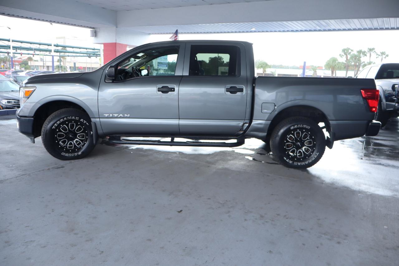 Nissan Titan 4x4 Crew Cab PRO-4X 2017