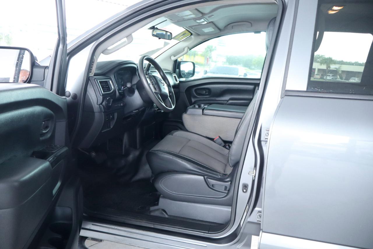 Nissan Titan 4x4 Crew Cab PRO-4X 2017