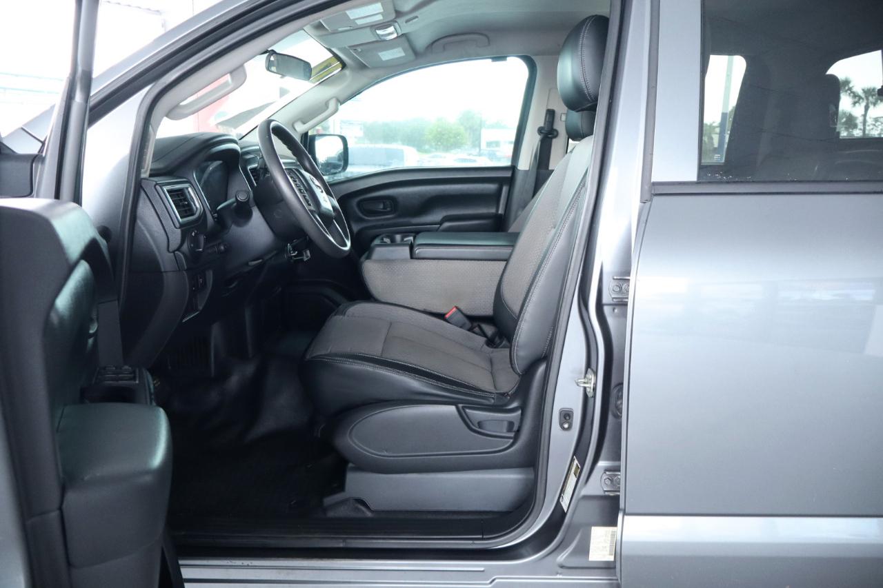 Nissan Titan 4x4 Crew Cab PRO-4X 2017