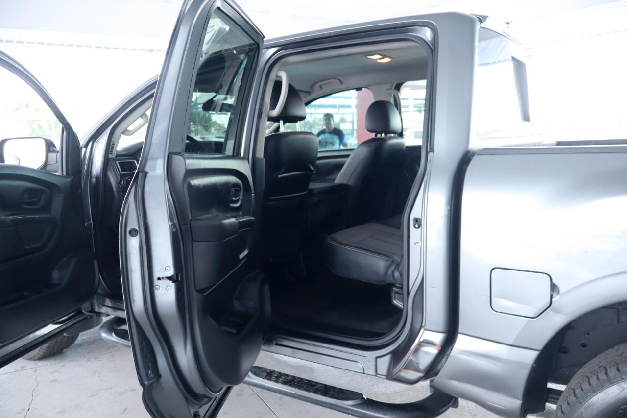 Nissan Titan 4x4 Crew Cab PRO-4X 2017