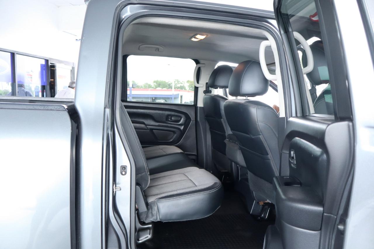Nissan Titan 4x4 Crew Cab PRO-4X 2017