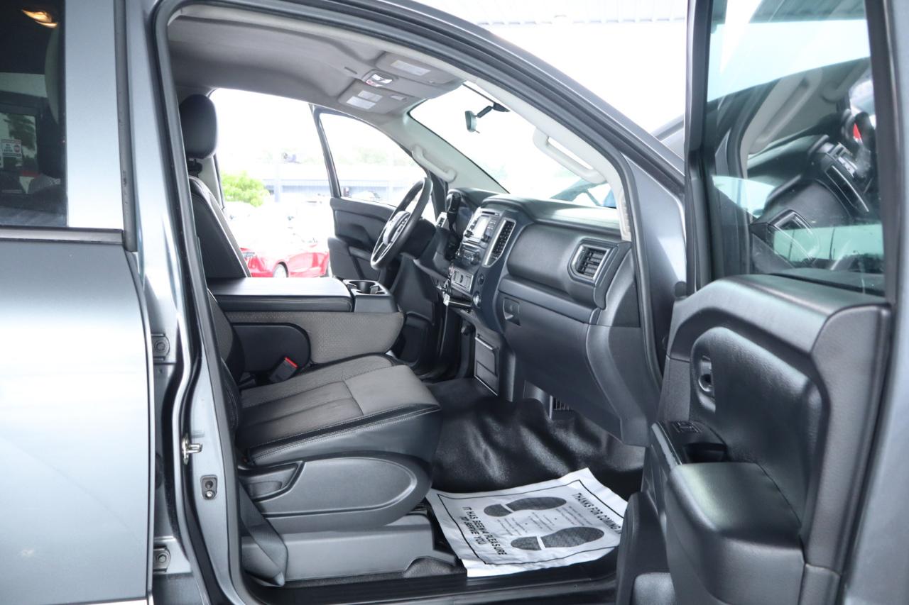 Nissan Titan 4x4 Crew Cab PRO-4X 2017