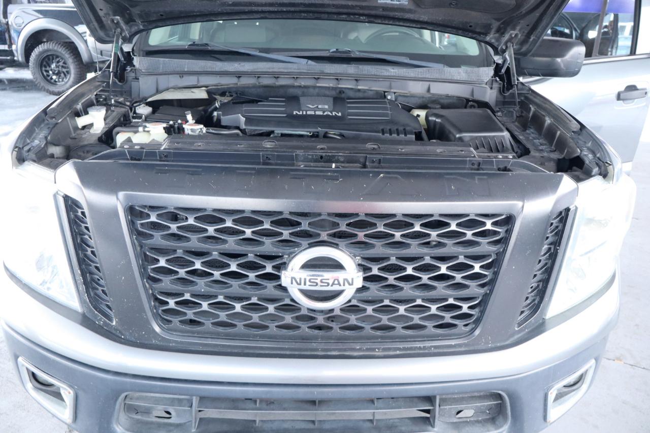 Nissan Titan 4x4 Crew Cab PRO-4X 2017