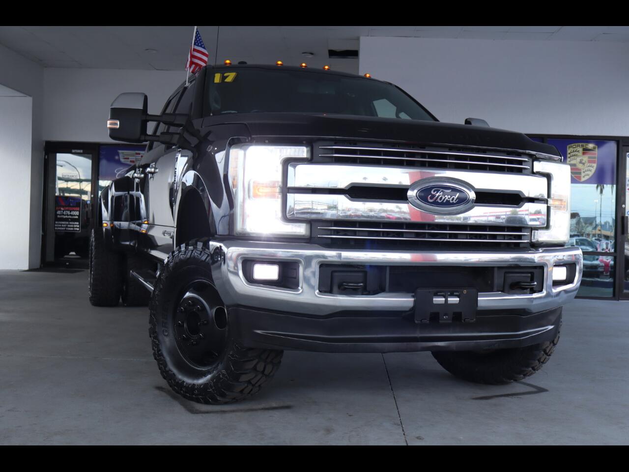Ford Super Duty F-350 DRW Crew Cab 156" Lariat 4WD 2017