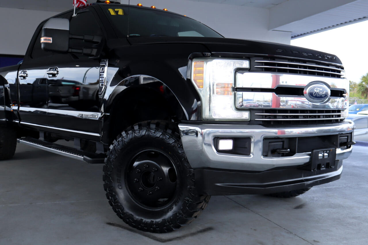 Ford Super Duty F-350 DRW Crew Cab 156" Lariat 4WD 2017