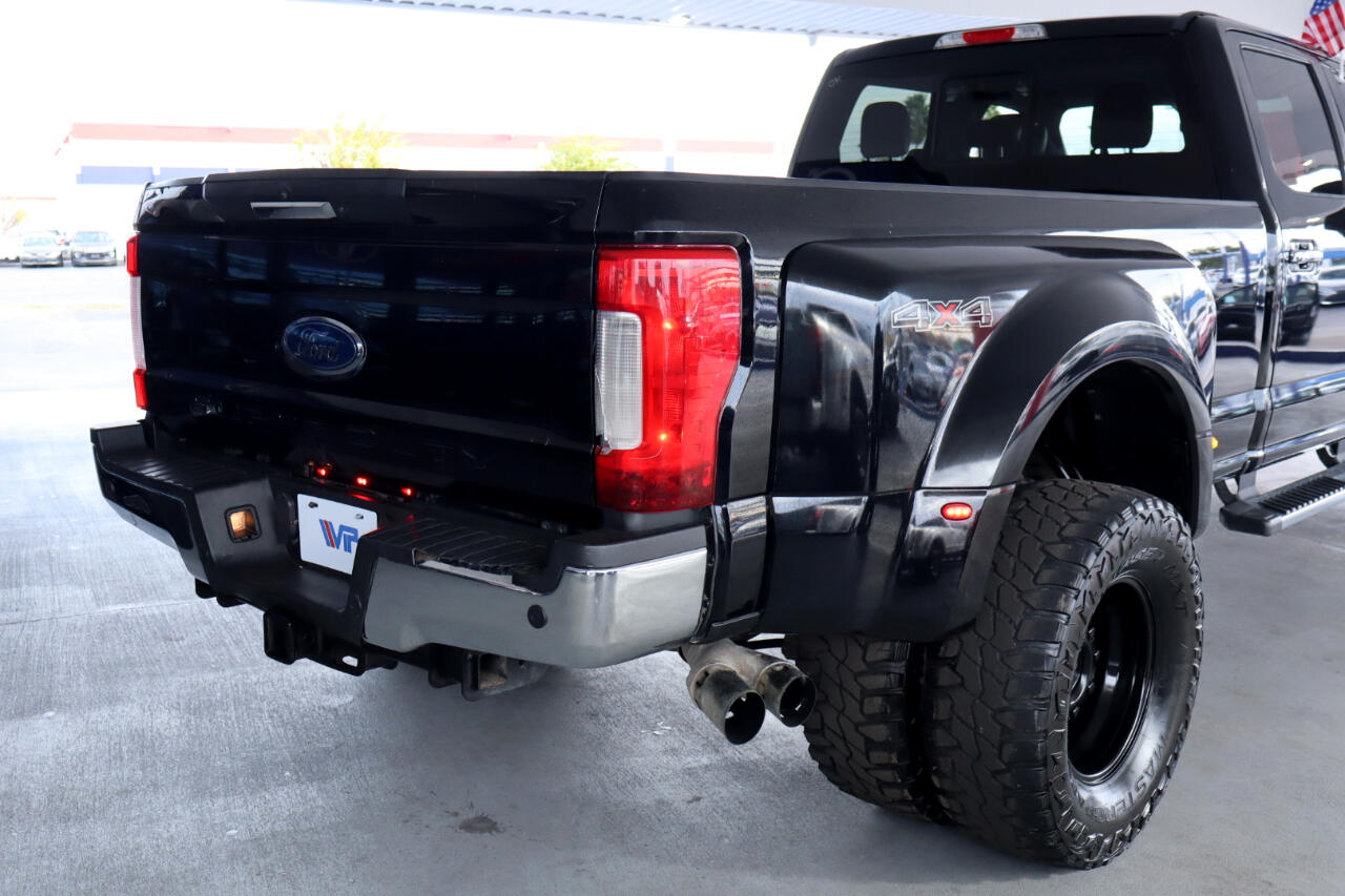 Ford Super Duty F-350 DRW Crew Cab 156" Lariat 4WD 2017