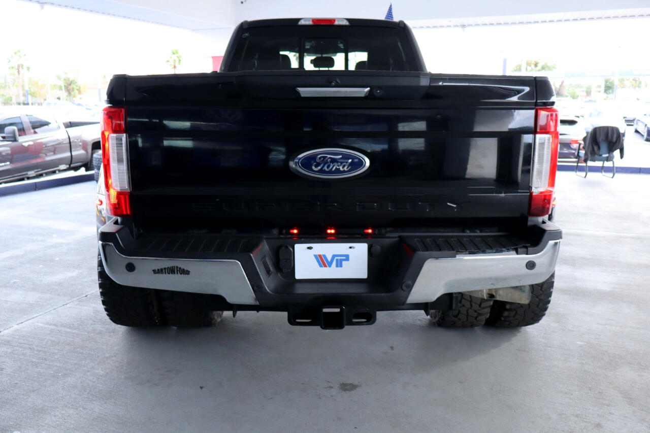 Ford Super Duty F-350 DRW Crew Cab 156" Lariat 4WD 2017