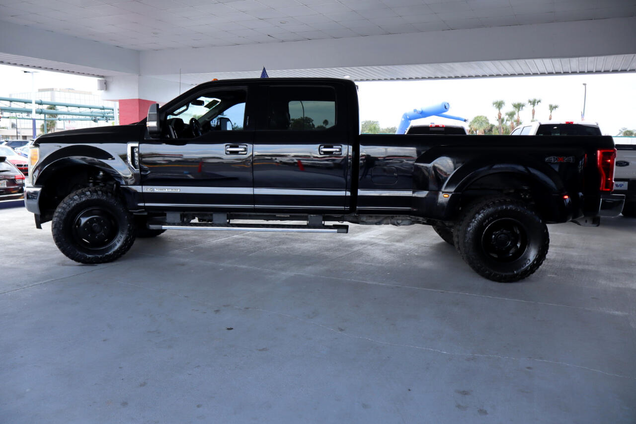 Ford Super Duty F-350 DRW Crew Cab 156" Lariat 4WD 2017
