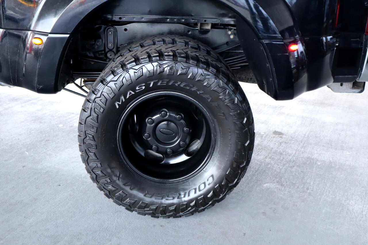 Ford Super Duty F-350 DRW Crew Cab 156" Lariat 4WD 2017