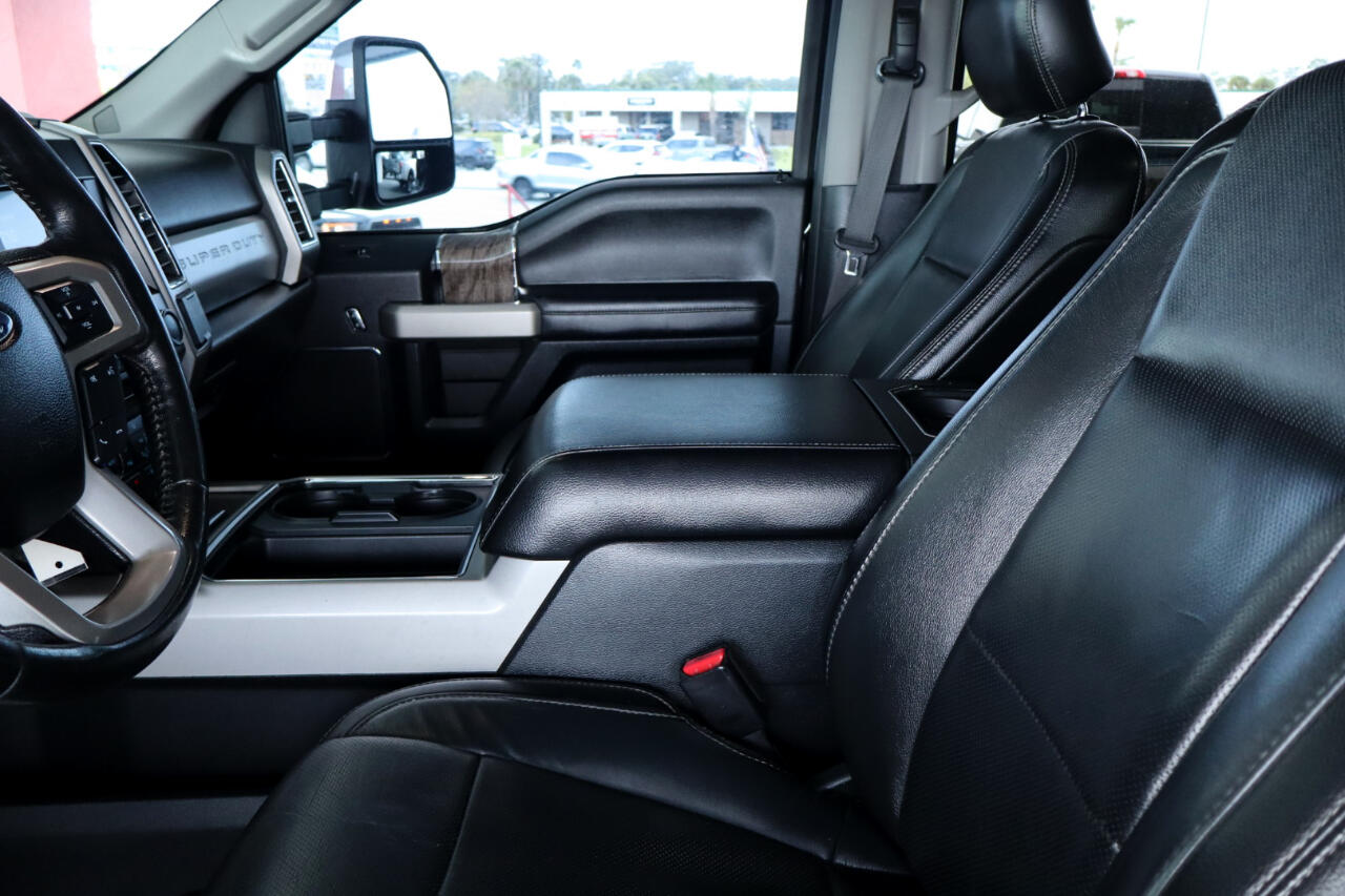 Ford Super Duty F-350 DRW Crew Cab 156" Lariat 4WD 2017