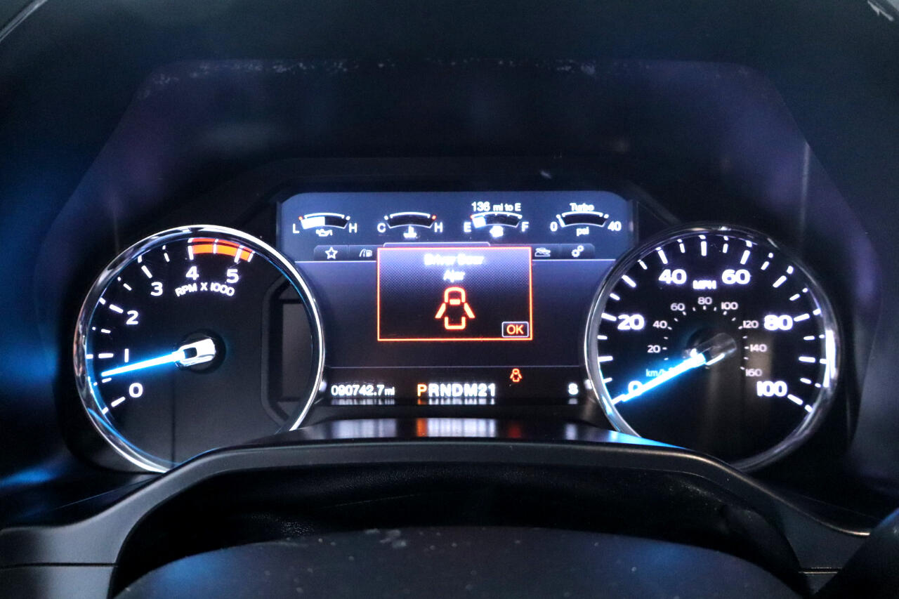 Ford Super Duty F-350 DRW Crew Cab 156" Lariat 4WD 2017